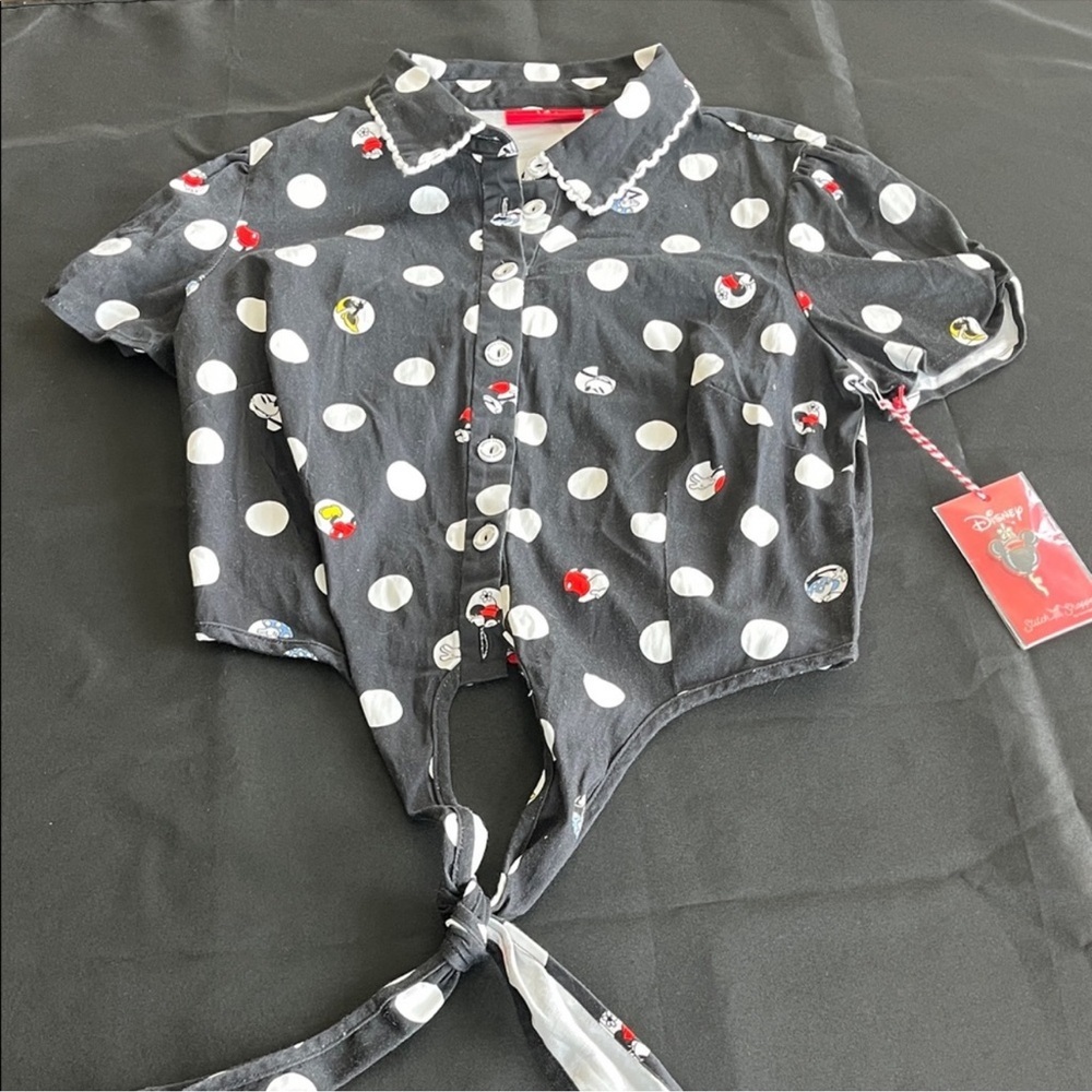 Disney Loungefly Stitch Shoppe Minnie Peek-a-Boo Polka Dot Black White Top, M - Picture 4 of 10
